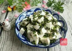 Illustration of how to make Chun sprouts mixed with tofu 6