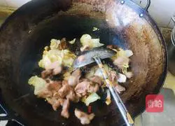 Illustration of how to make lotus white fungus with oily meat 10