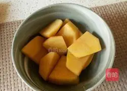 Illustration of how to make steamed pork with potato flour 6