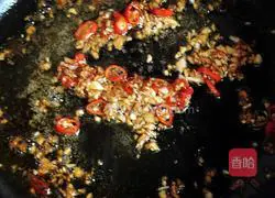 Pour cucumber with oil Practice illustration 6