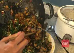 Hugo Illustration of how to make crucian carp with pickled vegetables 8