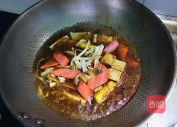Illustration of how to make Xiabu Thai Tom Yum Soup with Maocai 4