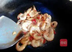 Illustration of how to fry shrimps in oil 4