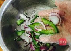 Illustration of how to make instant noodle pizza 2