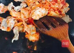  kimchi Illustration of how to make fried plum blossom pork 3