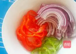 Illustration of how to make shrimp and bacon pizza 5