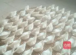 Illustration of how to make pumpkin, leek, tofu and vegetarian dumplings 4