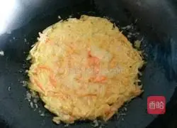 Illustration of how to make pan-fried potato pancakes 10