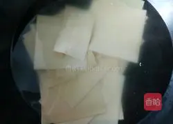 Illustration of how to make shredded pork with Jia Chang Jing sauce 2