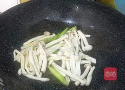Illustration of how to make seafood mushrooms in oyster sauce 6