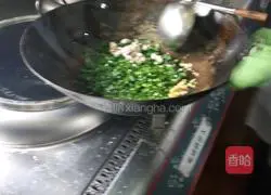 Illustration of how to make clam lettuce wraps 8