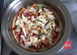 Fresh Fruit Red Sausage Pizza Recipe Illustration 7