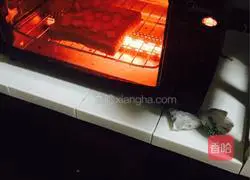 Illustration of how to make cheese bread slices 3