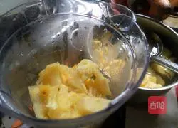Illustration of how to make homemade pineapple cake 4
