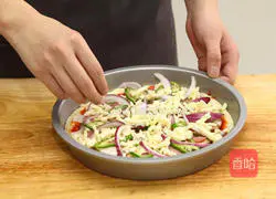 Illustration of how to make mushroom and bacon pizza 5