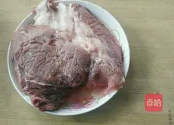 Illustration of how to make Xinjiang home-made naan bun meat 2