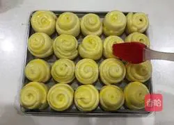 Illustration of how to make coconut buns 12