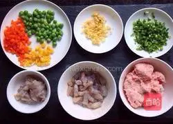 Illustration of how to make crystal shrimp steamed dumplings 1