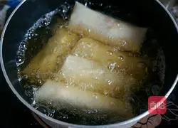 Illustration of three fresh spring rolls 10