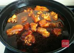 Illustration of Braised Pork Claws 11