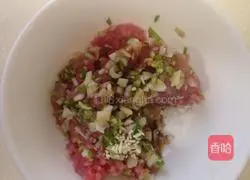 Illustration of how to make green peppers stuffed with lean meat 2