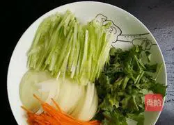 Illustration of how to make beef bone soup noodles 6