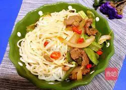 Illustration of how to make fried pork noodles 13