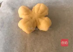 Illustration of how to make flower bread 11