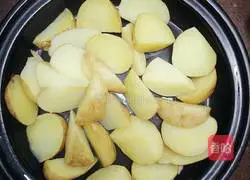 Taji Illustration of how to make braised chicken legs with potatoes in pot 3