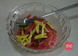 Illustration of how to make fried pork with kimchi 1