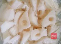 Illustration of how to make sweet and sour lotus root cubes 1
