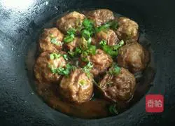 Illustration of how to stuff pork with braised oil gluten 12