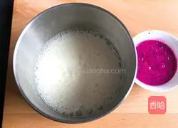 Illustration of how to make dragon fruit chiffon cake 3