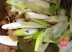 Illustration of how to make fried pork with sauce 7