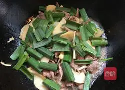 Illustration of how to make stir-fried meat with spring bamboo shoots 12
