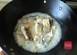 Vinegar Illustration of how to cook glutinous rice cake fish 4