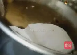 Illustration of how to make eight-inch chocolate chiffon cake 8