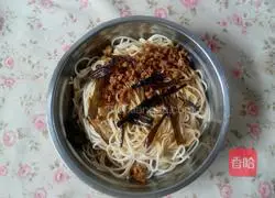 Illustration of how to make scallion noodles 11