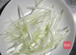 Illustration of how to make shredded pork with fine sauce 1