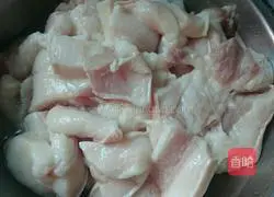 Illustration of how to make steamed pork with sweet potato flour 1