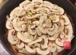 Illustration of how to make bacon pizza 11