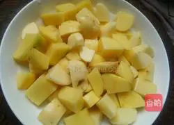 Illustration of how to make steamed pork with millet flour 9