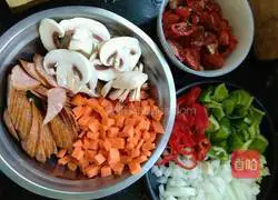 Illustration of how to make shrimp and ham pizza 1