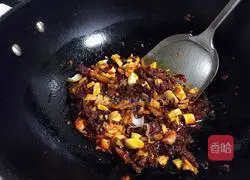 Illustration of how to make beef powder 12