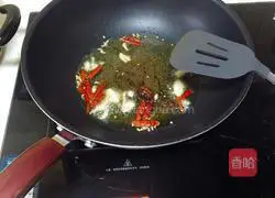 Illustration of how to make spicy braised chicken 2