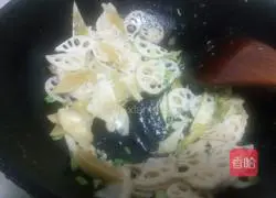 Illustration of how to make stir-fried pork liver with kimchi 14