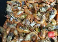 Illustration of how to make fried shrimps in oil 6