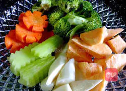 Seasonal Vegetable Steam Pot Chicken Recipe Illustration 7