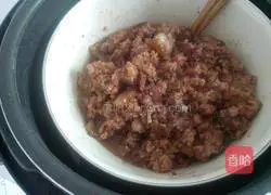 Illustration of how to make country steamed pork 9