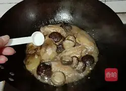 Illustration of braised chicken wings with mushrooms 10